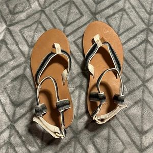 NWOT Teva around the ankle flip flop size 8